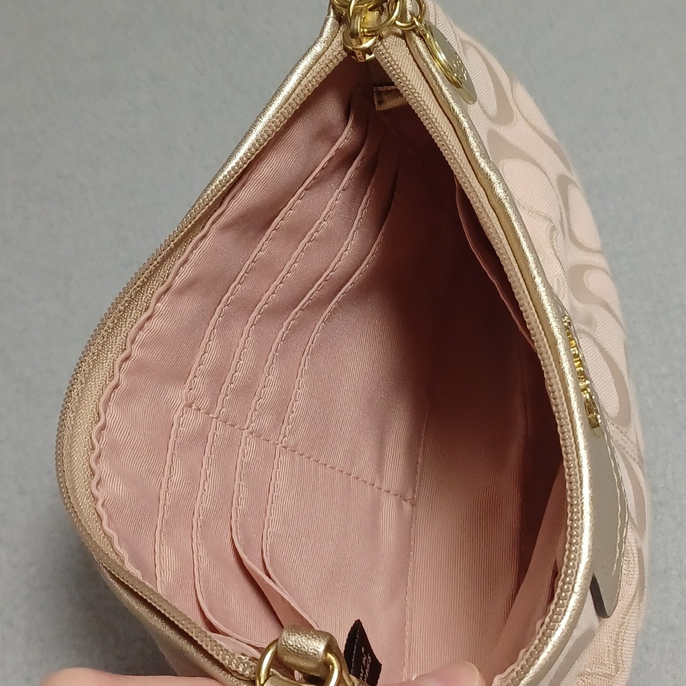 Vintage Coach Wristlet OS Pink Signature C Metallic Gold Trim Pleated Baguette - Picture 9 of 14